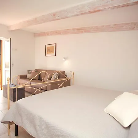 Baccara Apartment *
